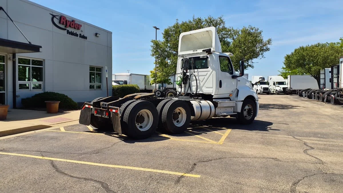 2019 International LT in Bolingbrook, IL — photo 4