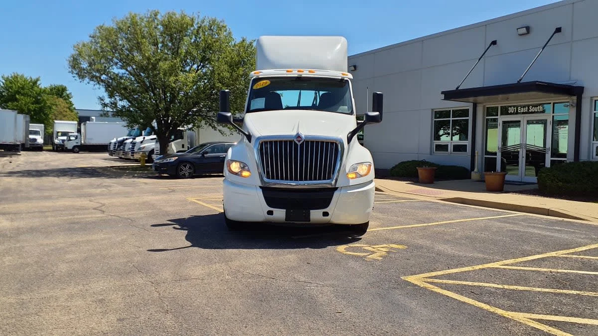 2019 International LT in Bolingbrook, IL — photo 2