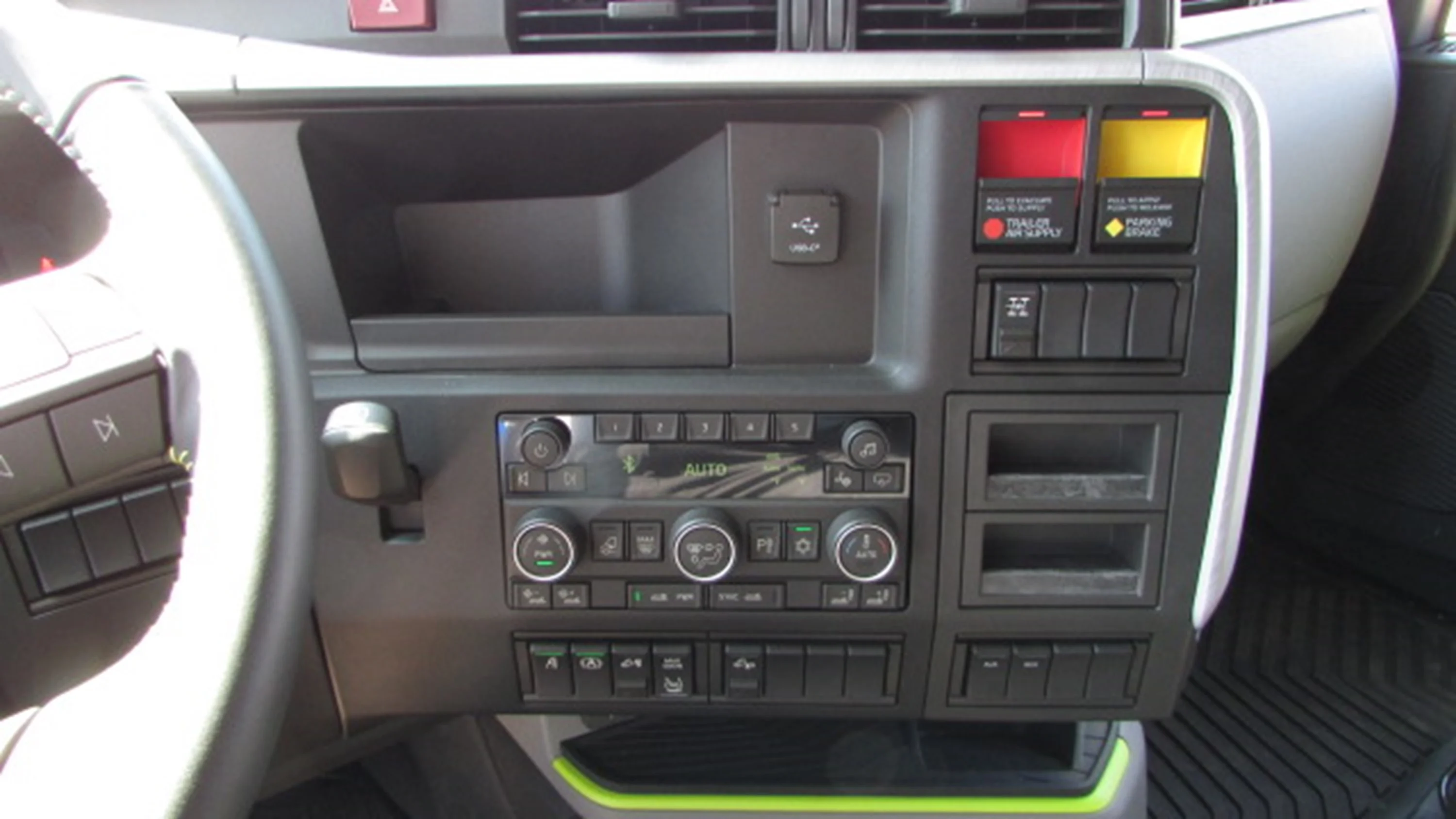 2026 Volvo VNL 660 in Houston, TX — photo 19