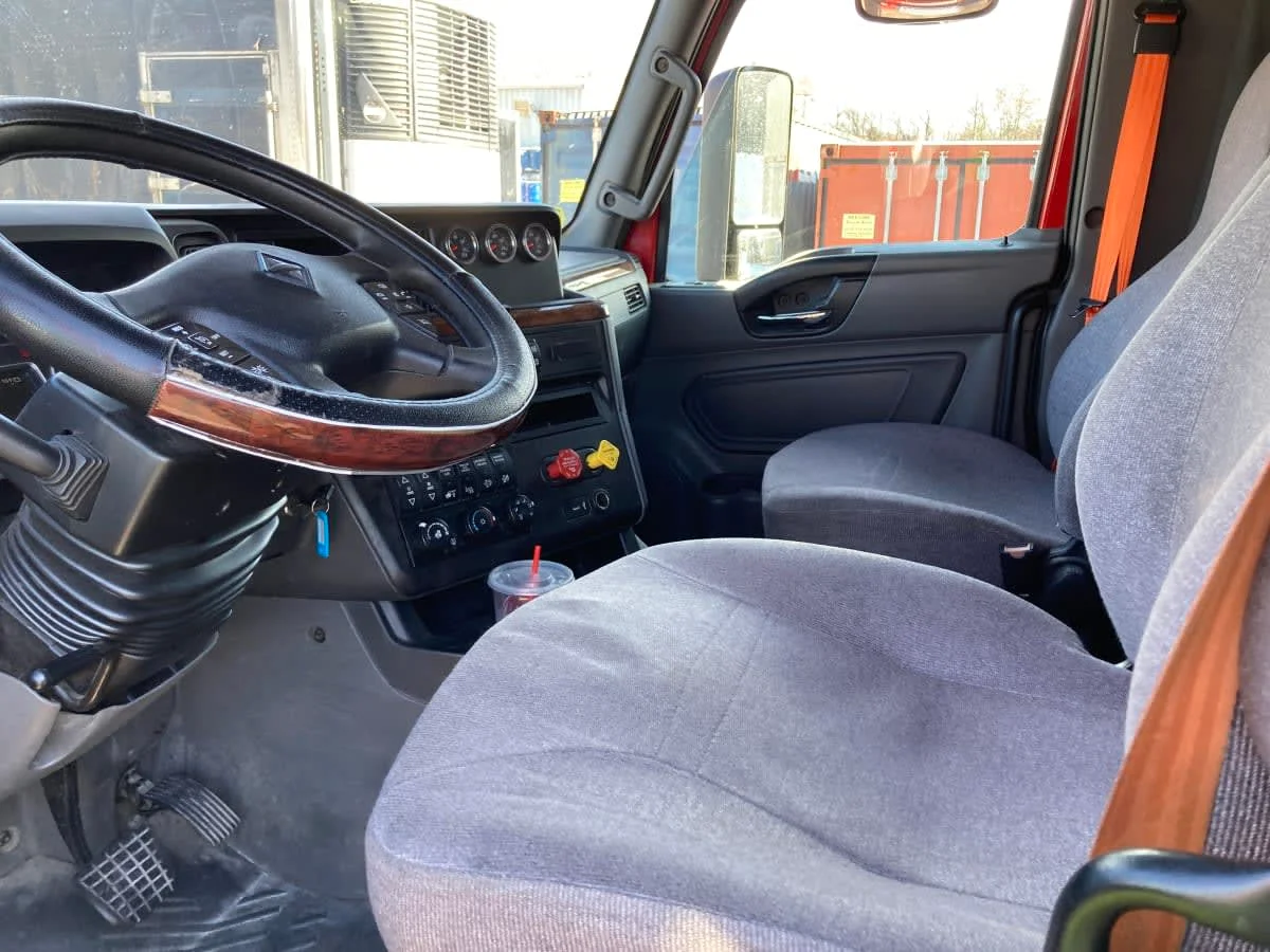 2020 International LT - image 10