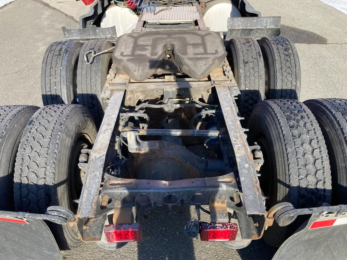 2020 International LT - image 7