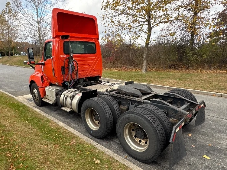 2021 International LT - image 5