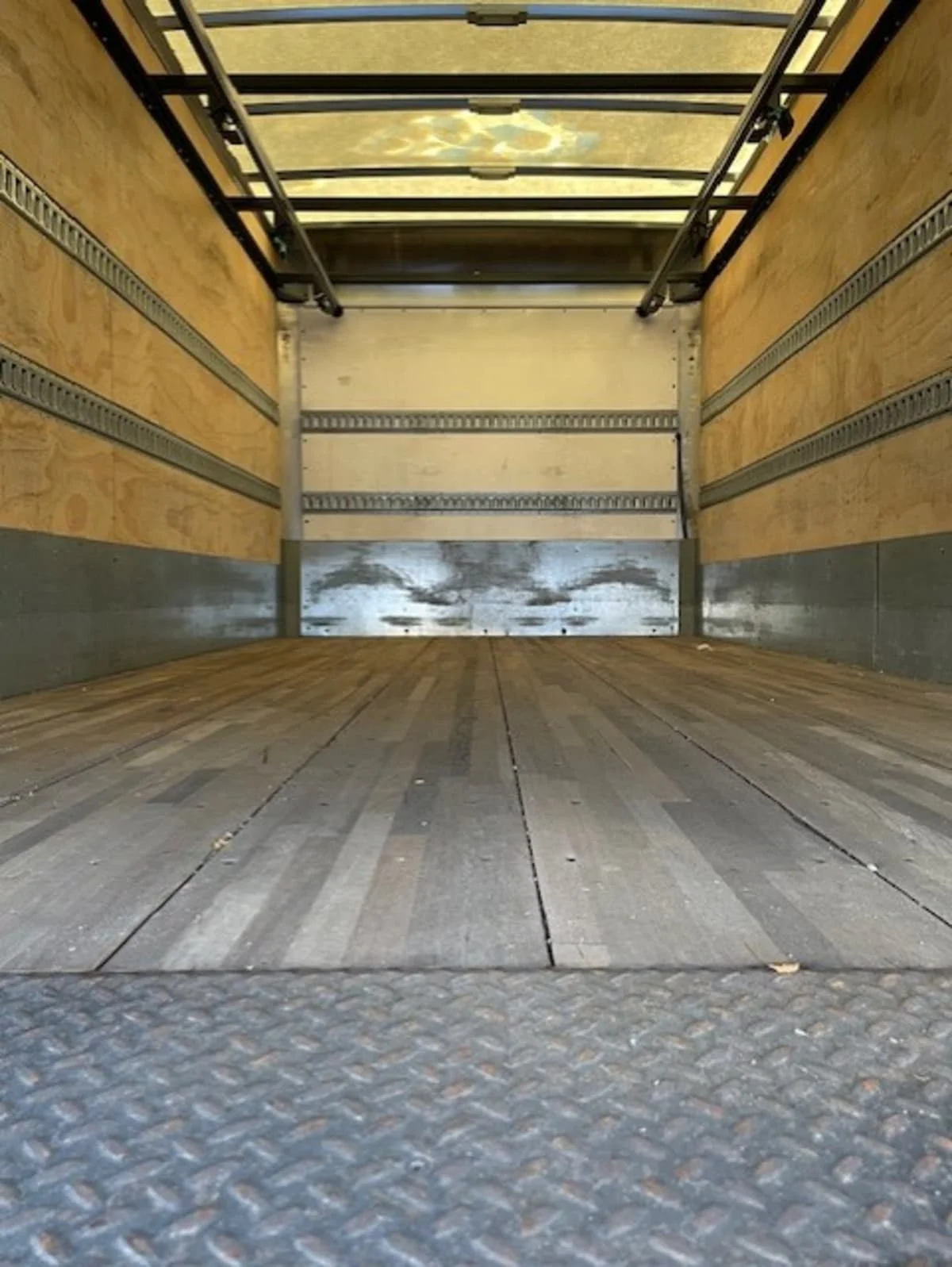 2019 Isuzu NQR - image 8