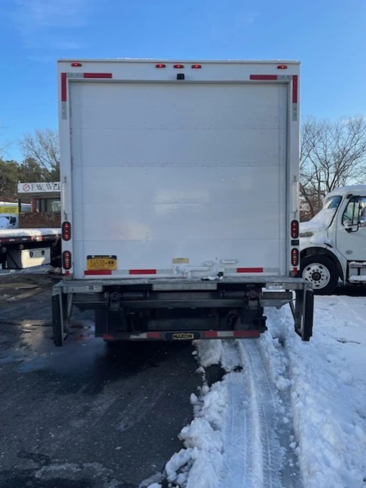 2019 Isuzu NQR - image 5