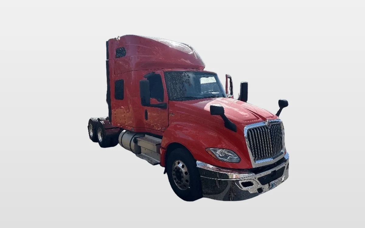 2021 International LT - image 1