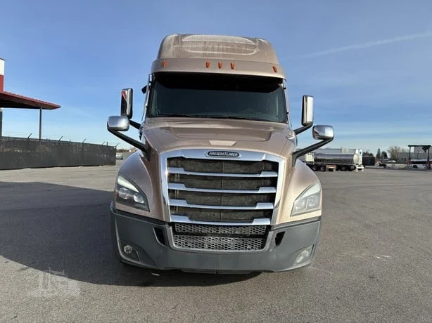 2022 Freightliner Cascadia - image 8
