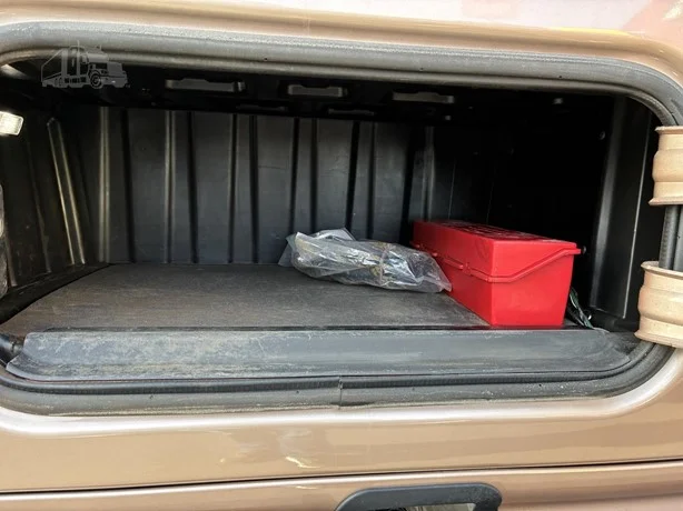 2022 Freightliner Cascadia - image 38