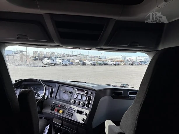 2022 Freightliner Cascadia - image 39