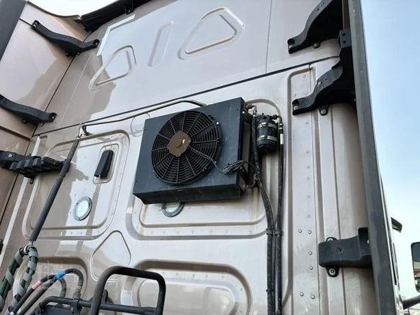 2022 Freightliner Cascadia - image 10