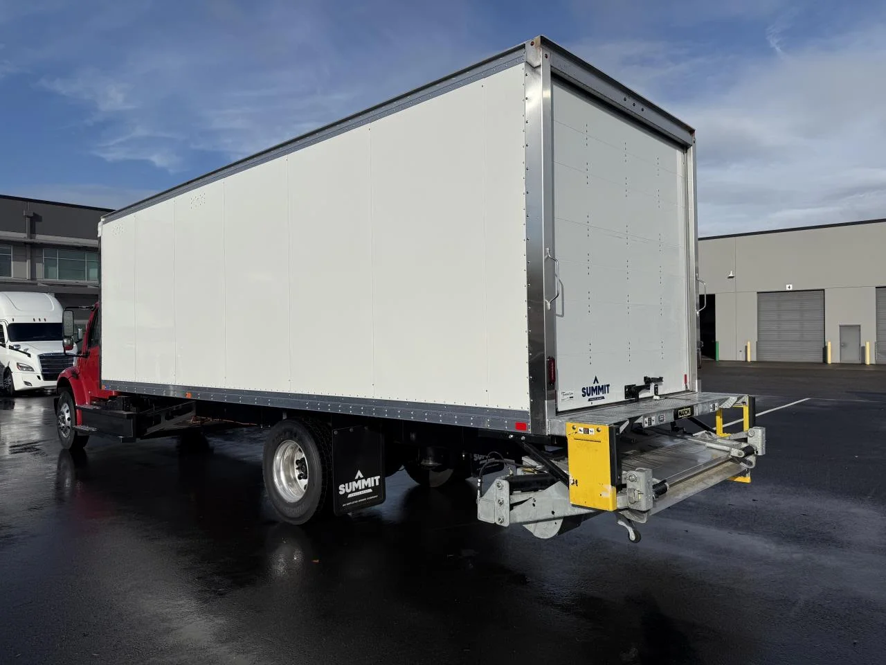 2025 Freightliner eM2 in Coburg, OR — photo 7