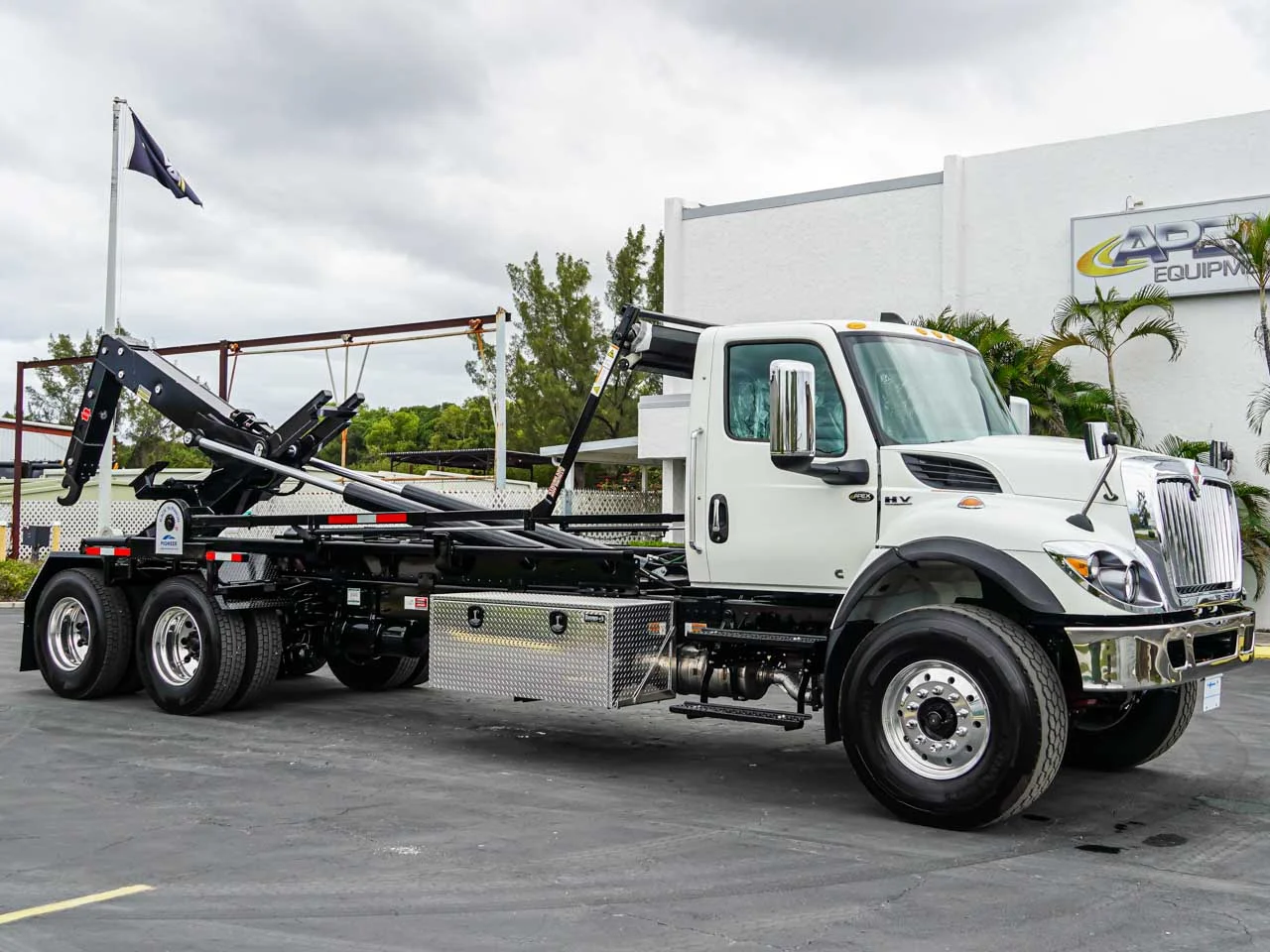 2025 Volvo VHD 400 — photo 2