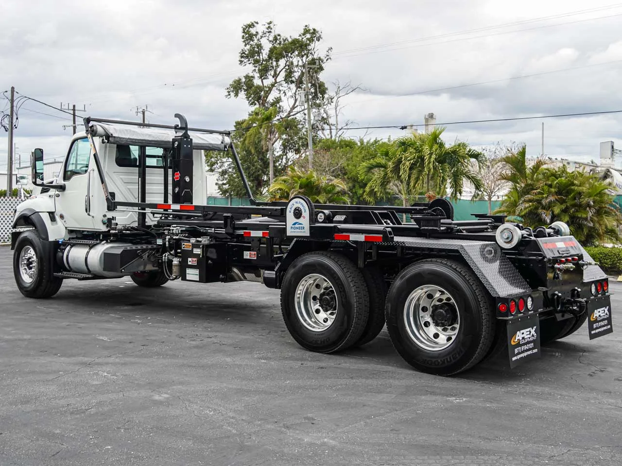 2025 Volvo VHD 400 — photo 6