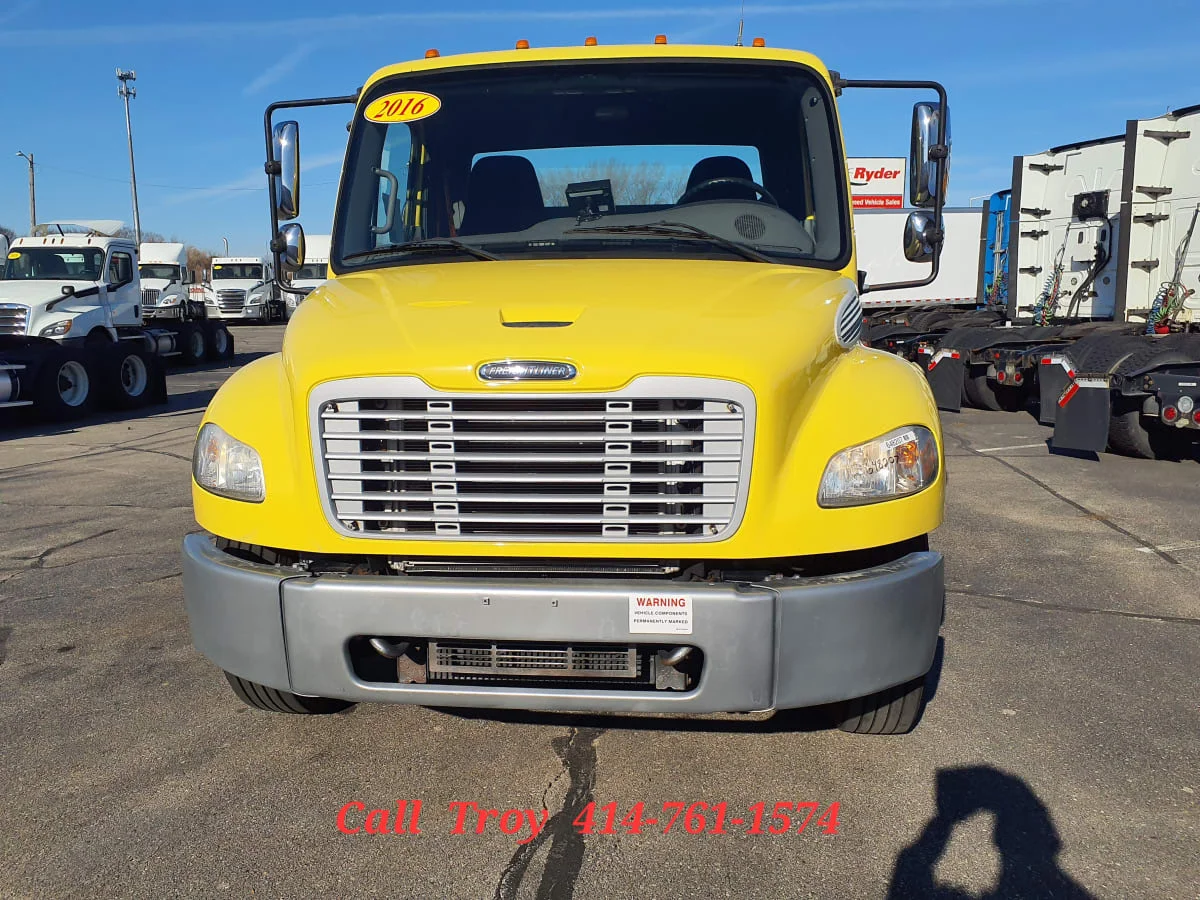 2016 Freightliner M2 106 in Oak Creek, WI — photo 2
