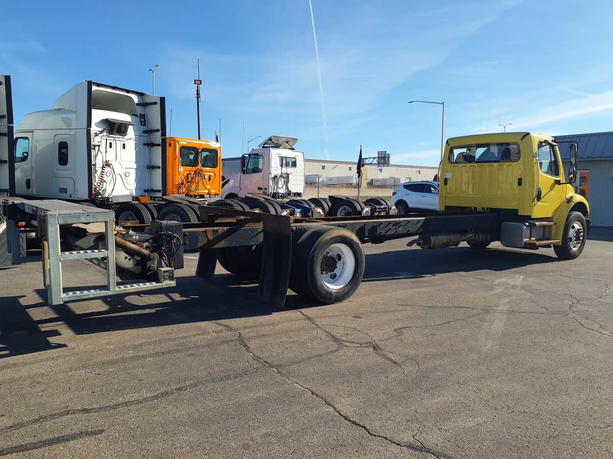 2016 Freightliner M2 106 in Oak Creek, WI — photo 4