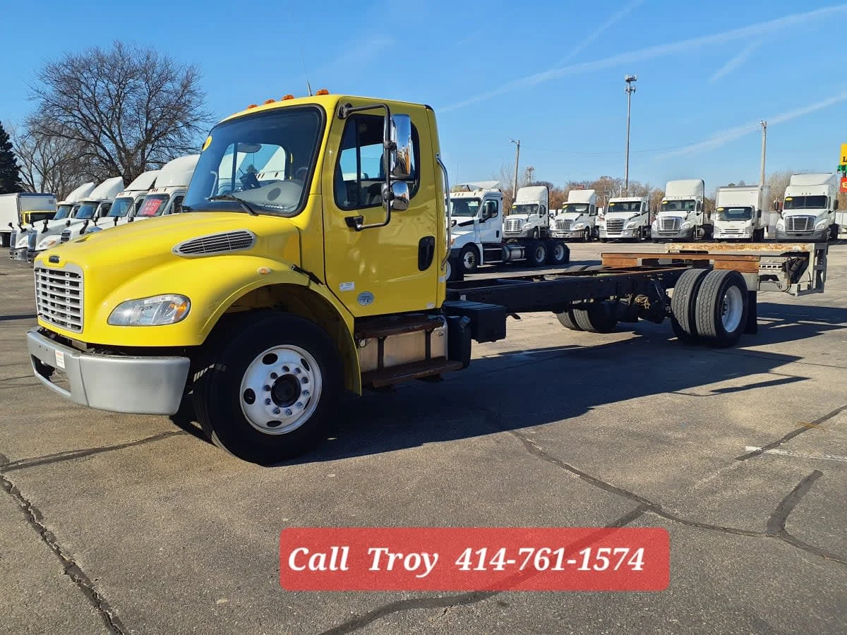 2016 Freightliner M2 106 in Oak Creek, WI