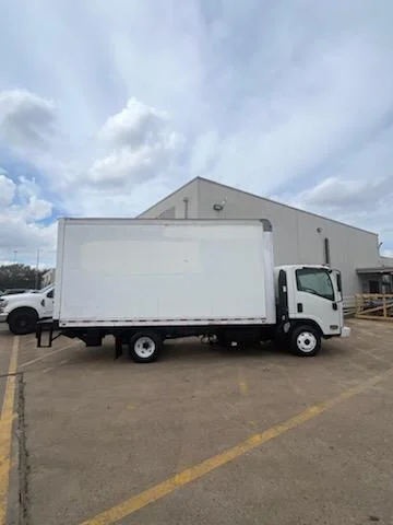 2019 Isuzu NPR - image 5