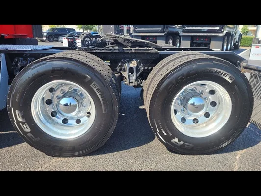 2023 Kenworth T680 in Memphis, TN — photo 4