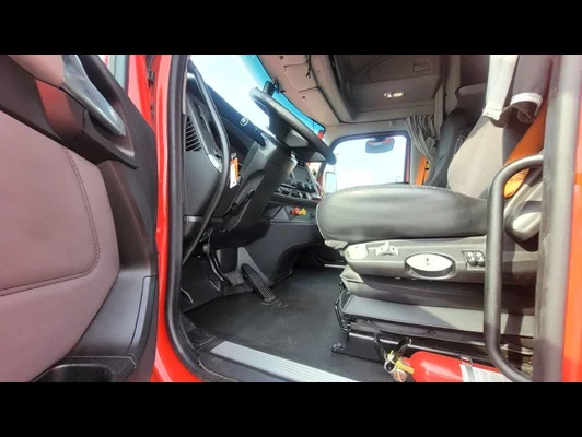 2023 Kenworth T680 in Memphis, TN — photo 16