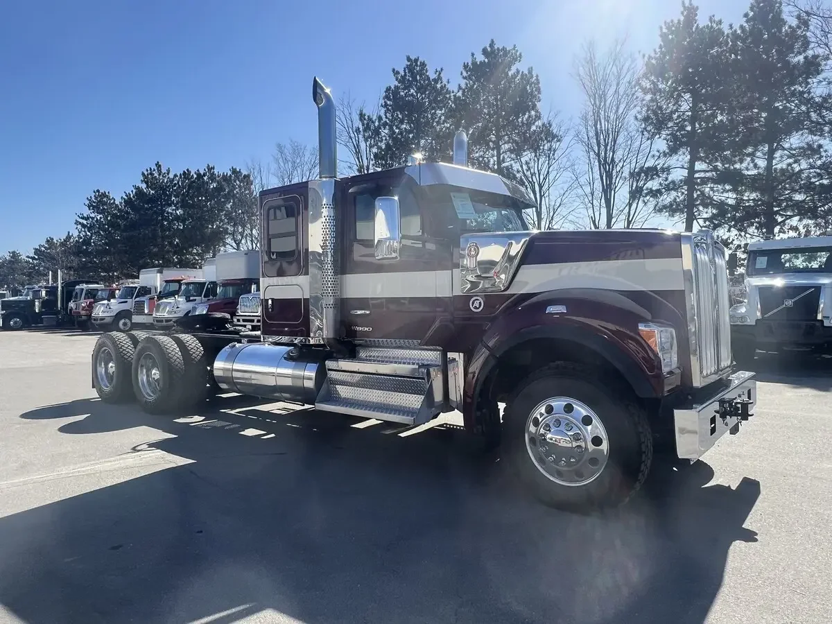 2024 Kenworth W900 - image 3
