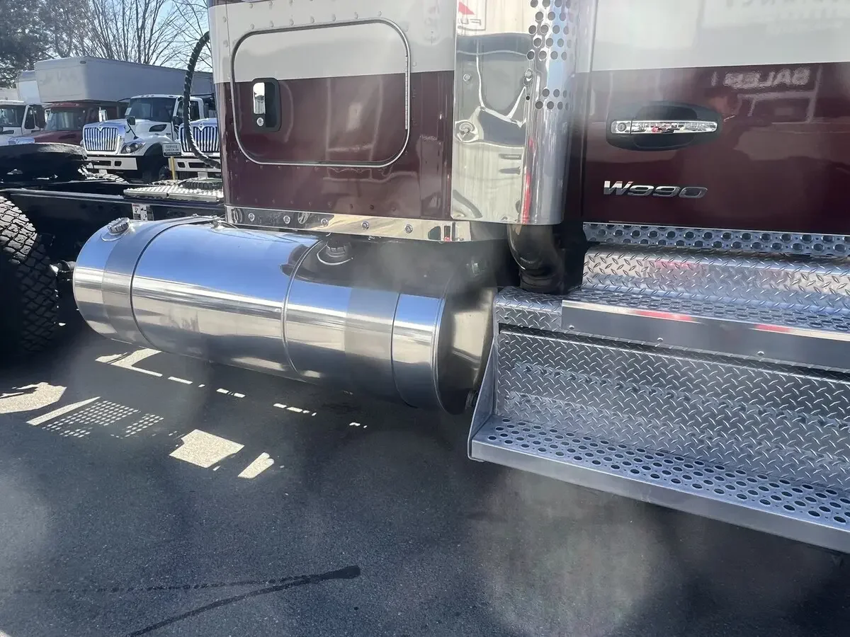 2024 Kenworth W900 - image 15