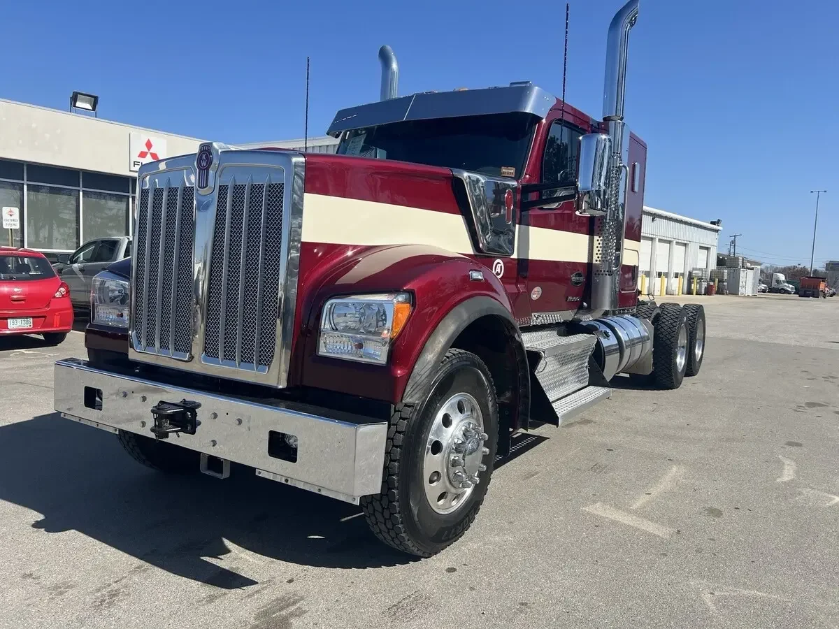 2024 Kenworth W900 - image 2