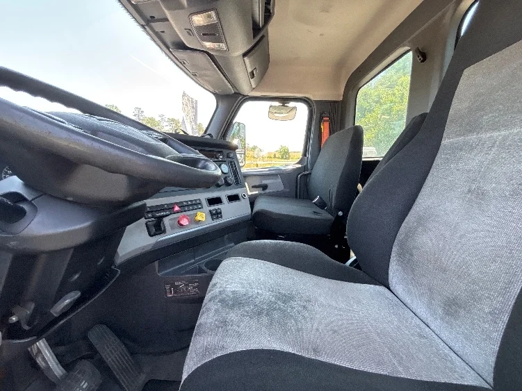 2019 Freightliner Cascadia in Concord, NC — photo 10