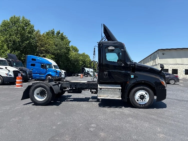 2019 Freightliner Cascadia in Concord, NC — photo 8