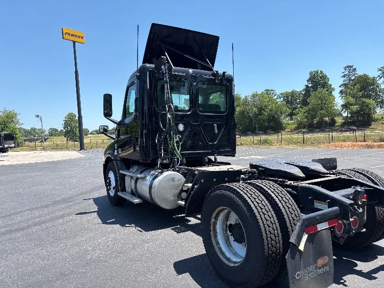2019 Freightliner Cascadia in Concord, NC — photo 5