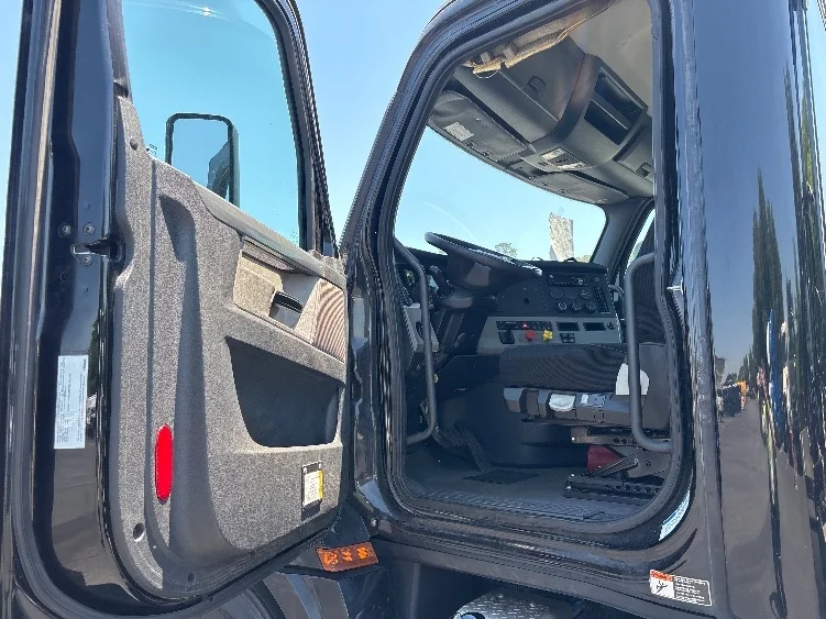 2019 Freightliner Cascadia in Concord, NC — photo 9