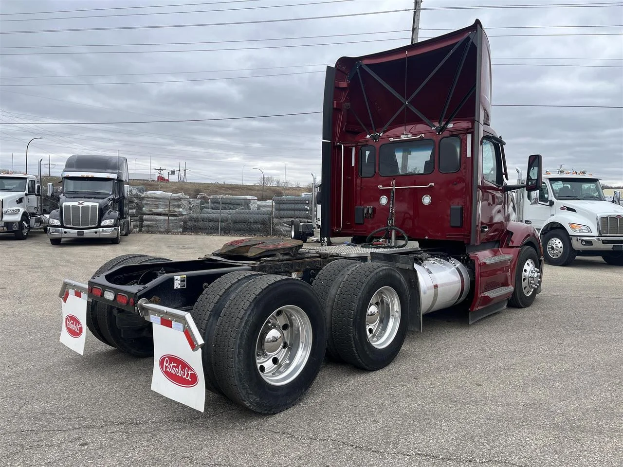 2022 Peterbilt 579 - image 3
