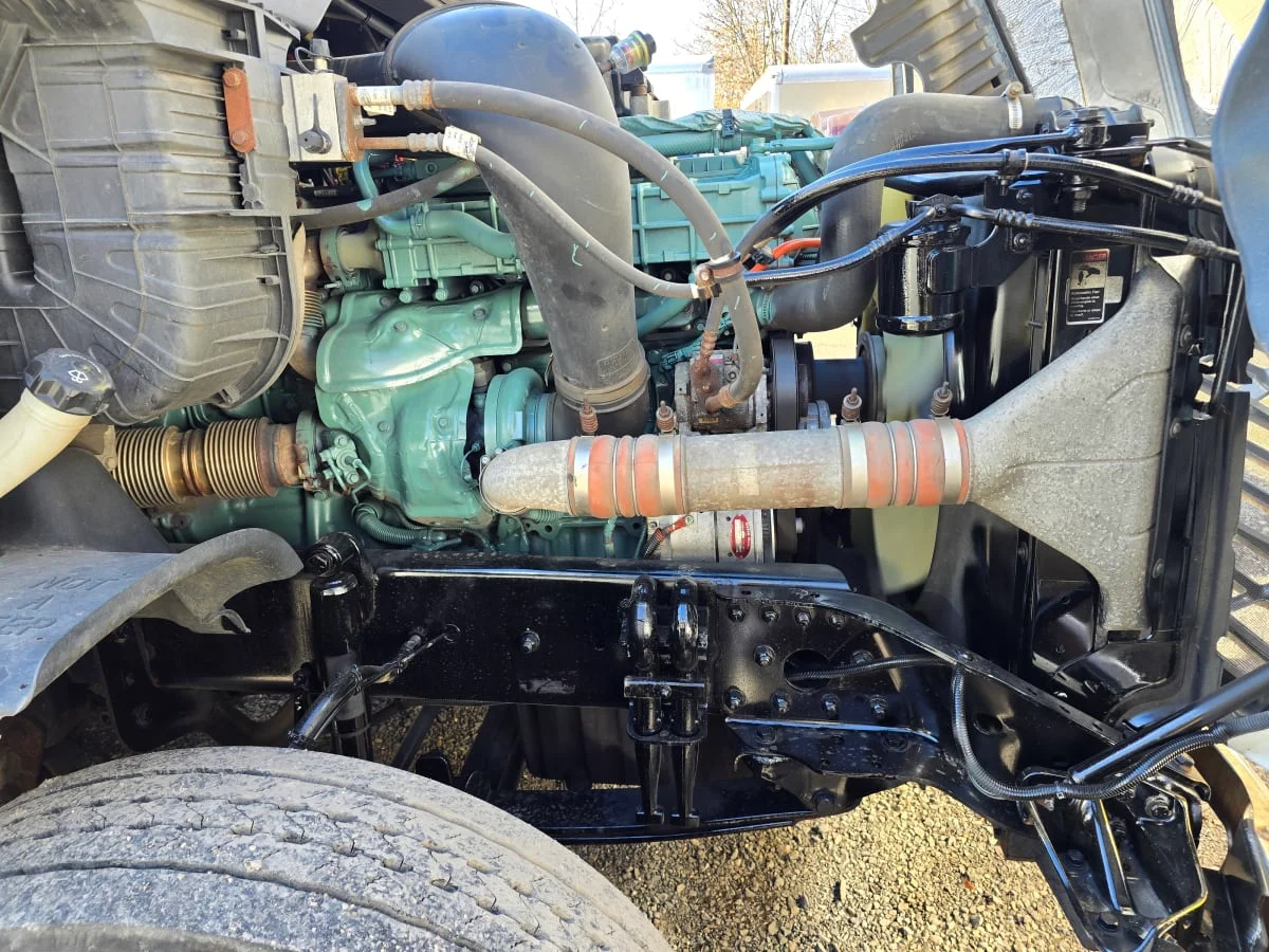 2018 Freightliner Cascadia - image 14