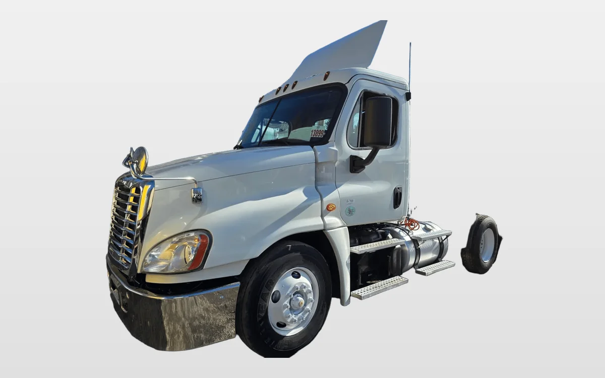 2018 Freightliner Cascadia - image 1
