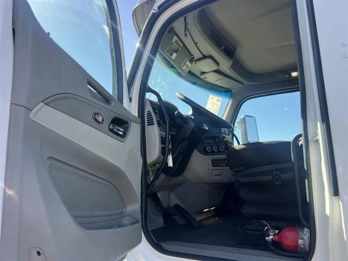 2021 Peterbilt 579 in Sylmar, CA — photo 20