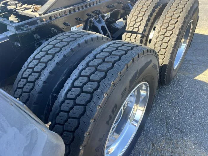 2021 Peterbilt 579 in Sylmar, CA — photo 12
