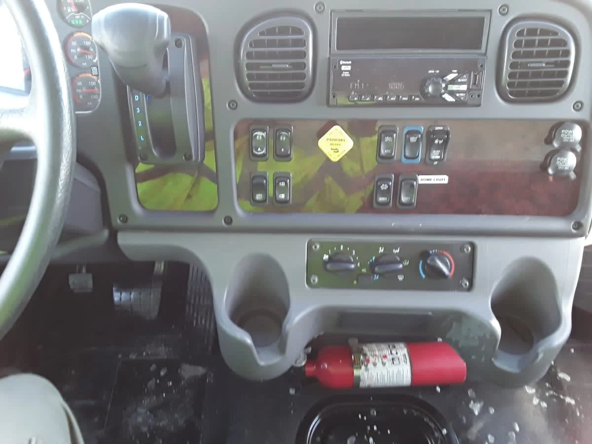 2020 Freightliner M2 106 in Salisbury, MA — photo 11