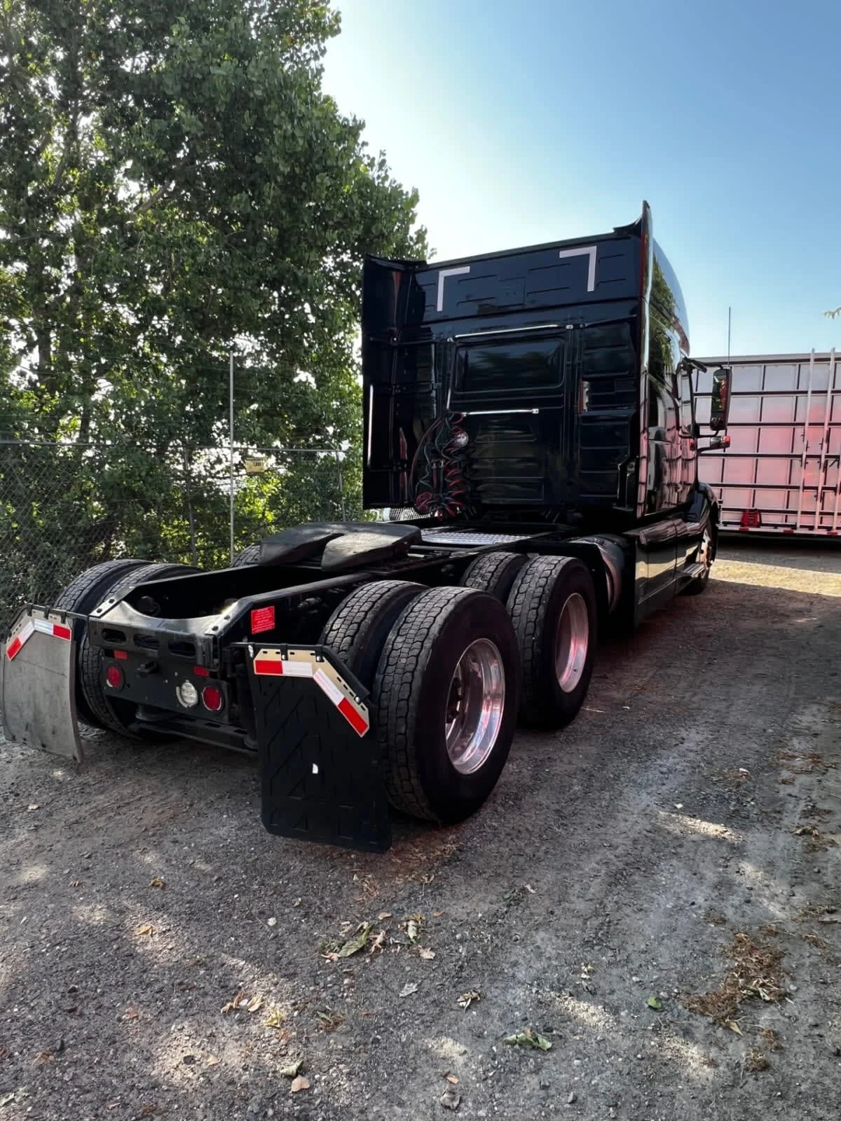 2020 Volvo VNL 860 in West Sacramento, CA — photo 4