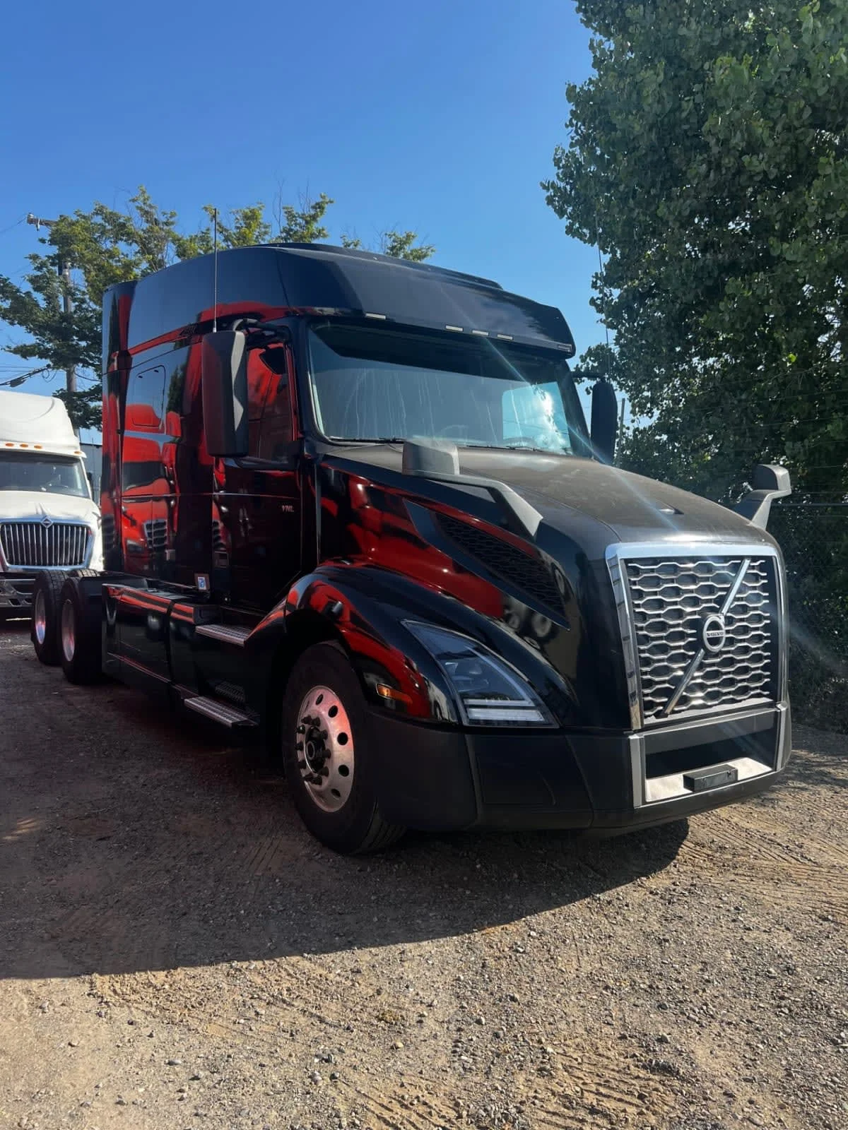 2020 Volvo VNL 860 in West Sacramento, CA — photo 3