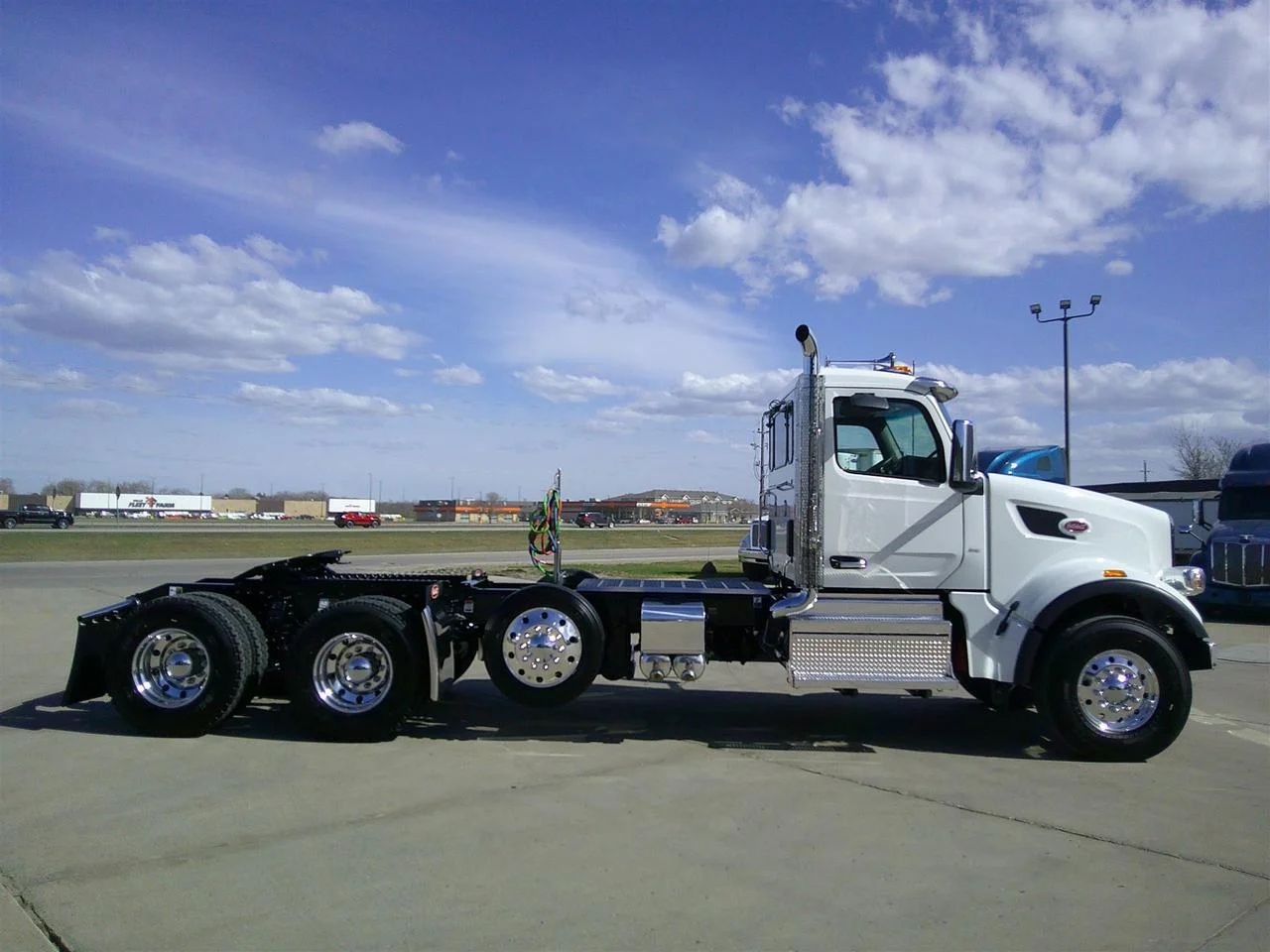 2027 Peterbilt 567 in Fargo, ND — photo 4