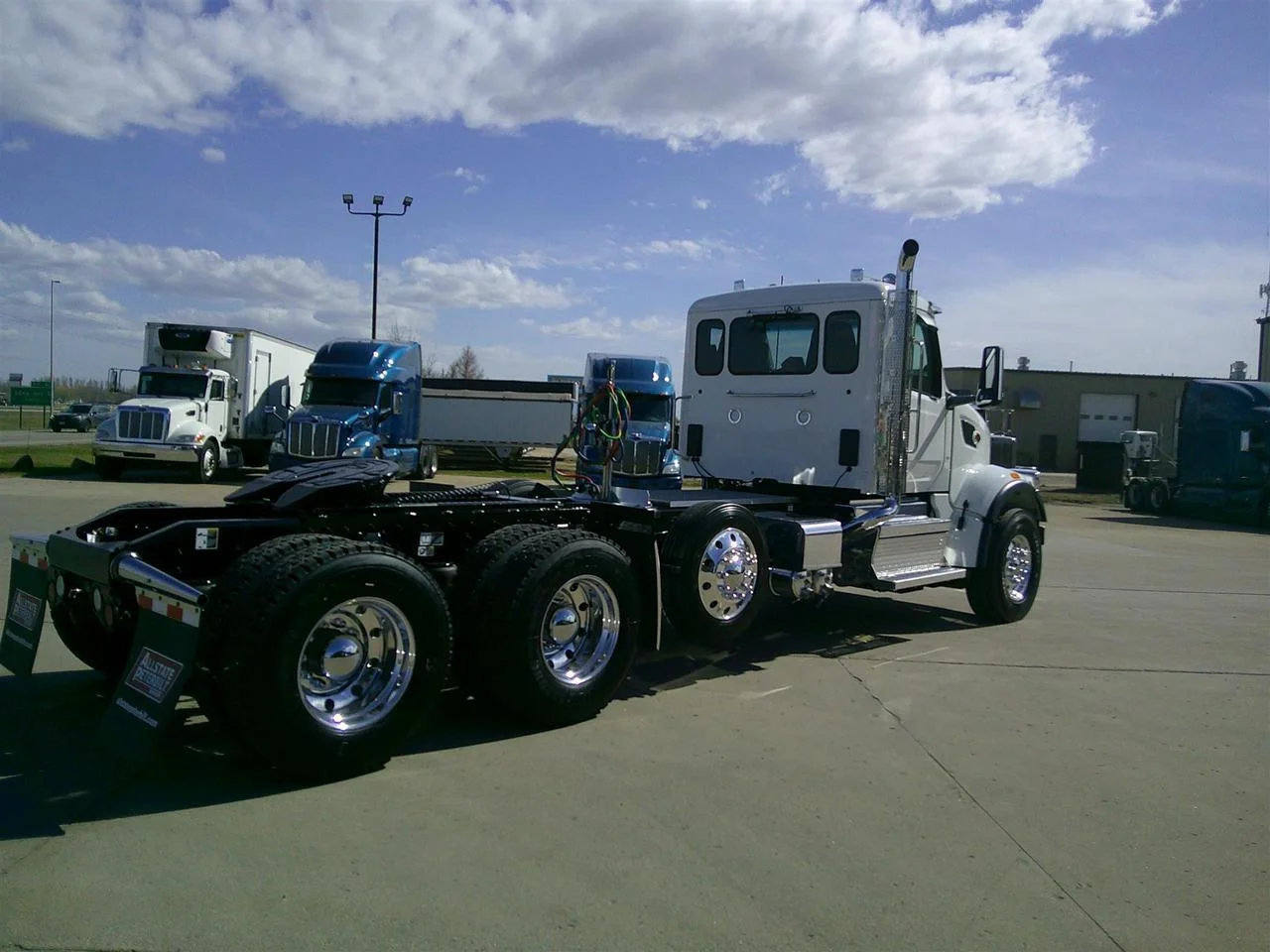 2027 Peterbilt 567 in Fargo, ND — photo 7