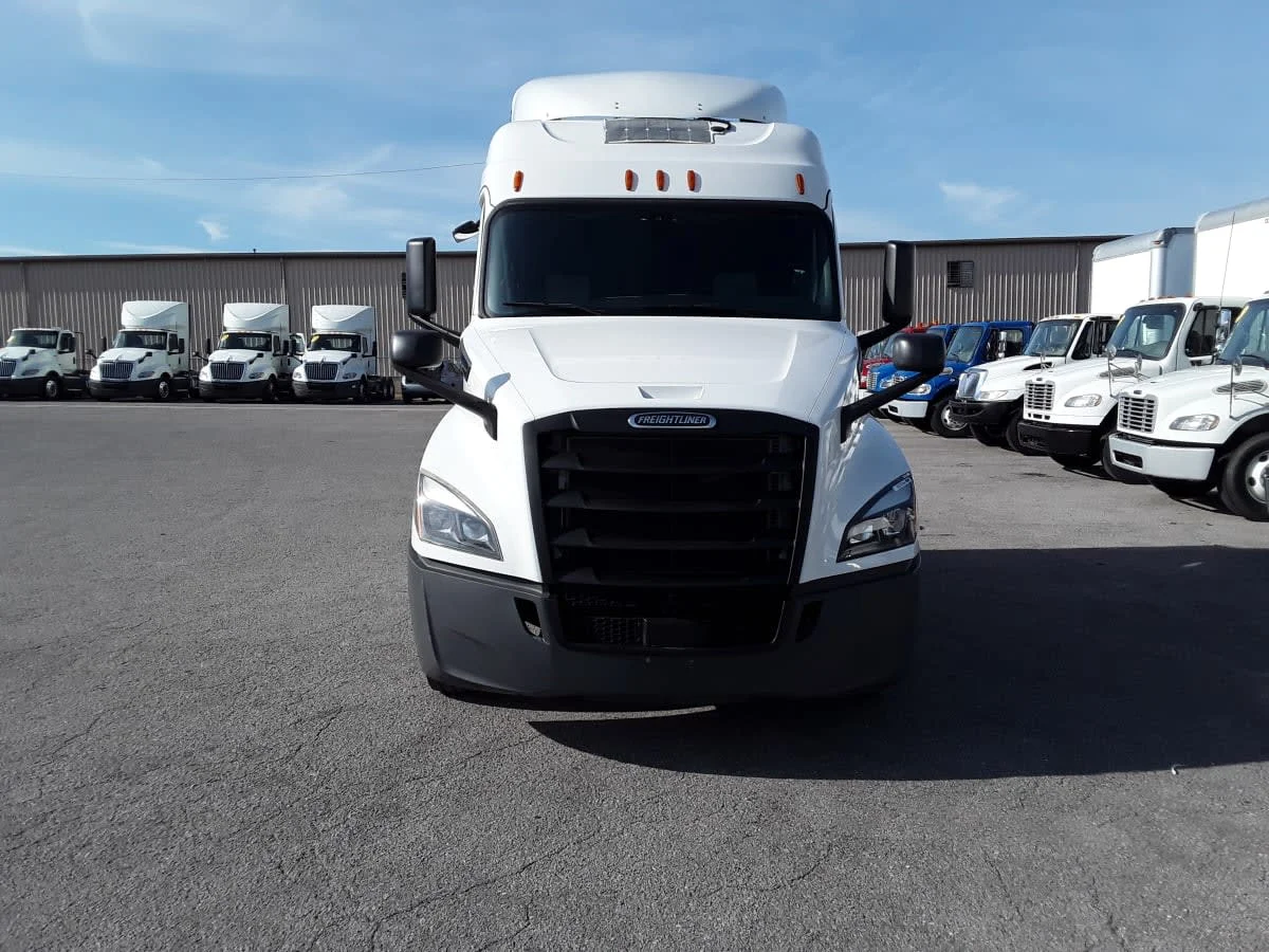 2019 Freightliner Cascadia in La Vergne, TN — photo 2