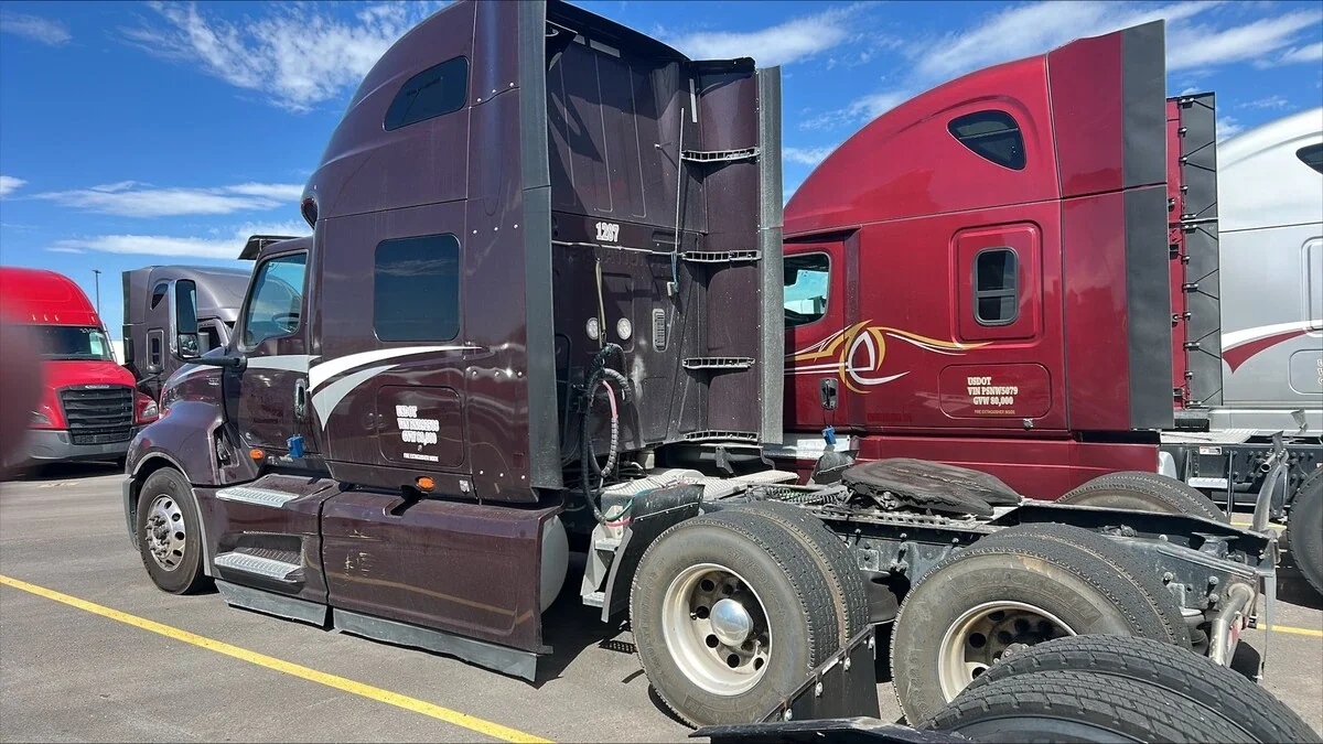 2023 International LT — photo 4