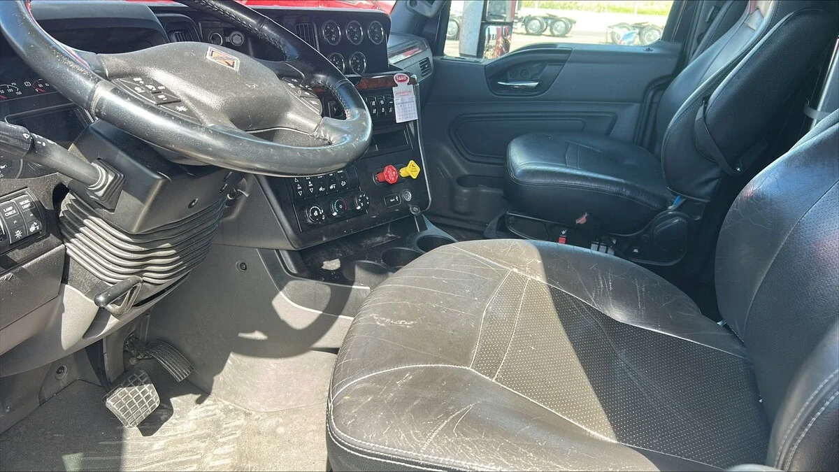 2023 International LT — photo 2