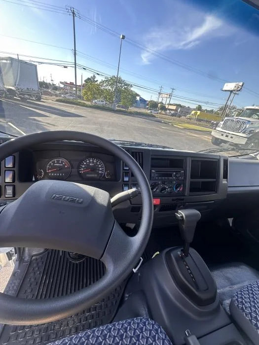 2025 Isuzu NRR — photo 11