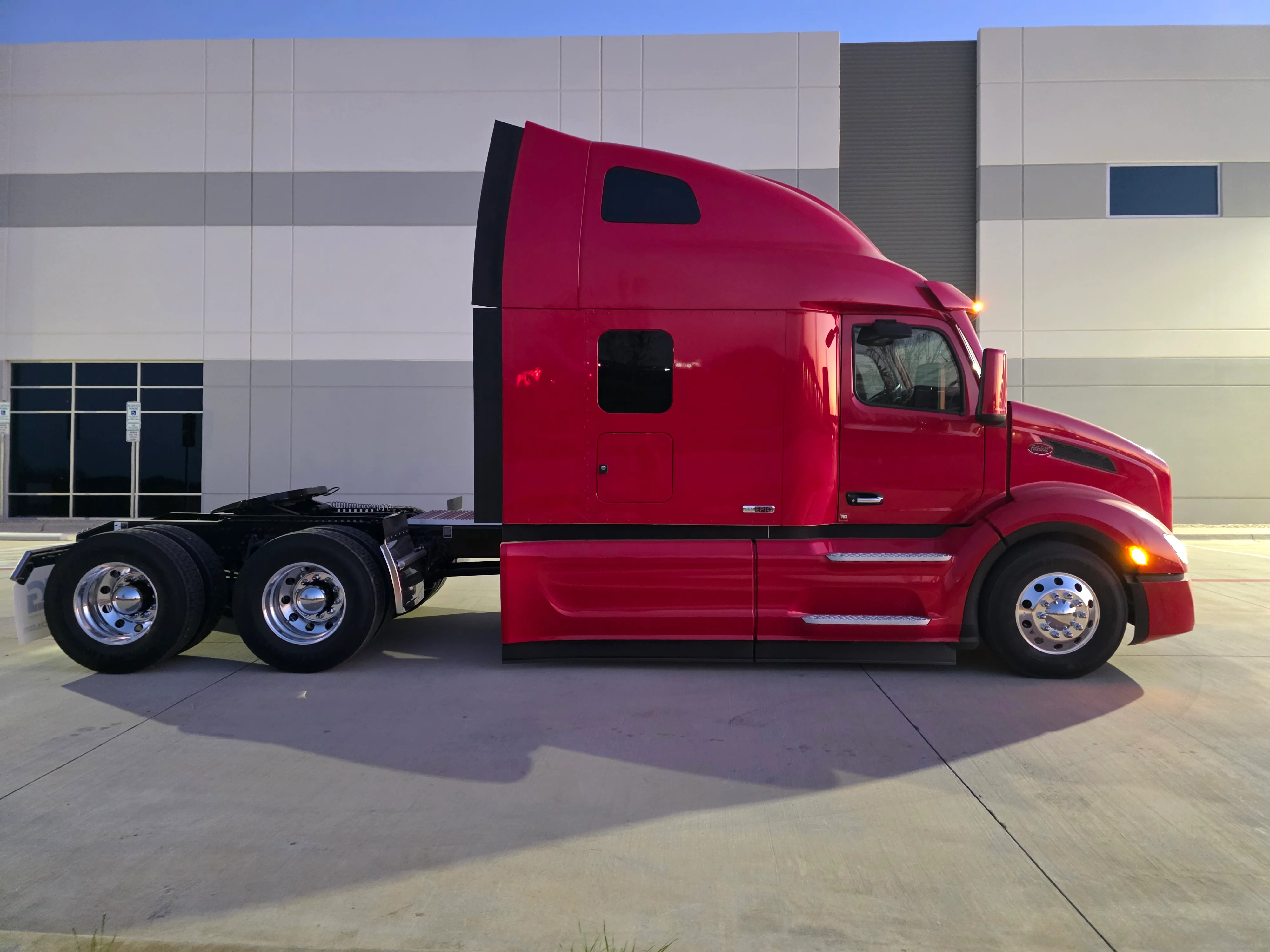 2027 Peterbilt 579 in Dayton, OH — photo 6