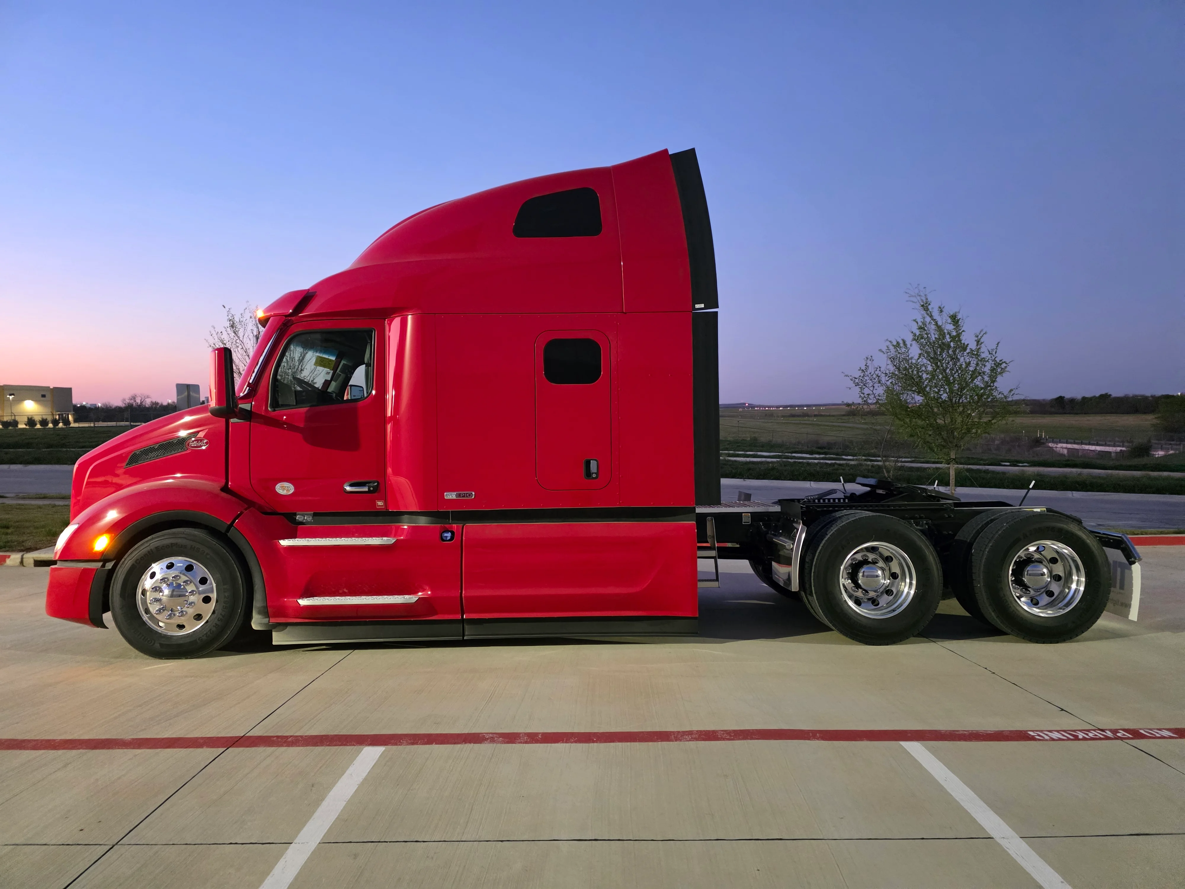 2027 Peterbilt 579 in Dayton, OH — photo 2