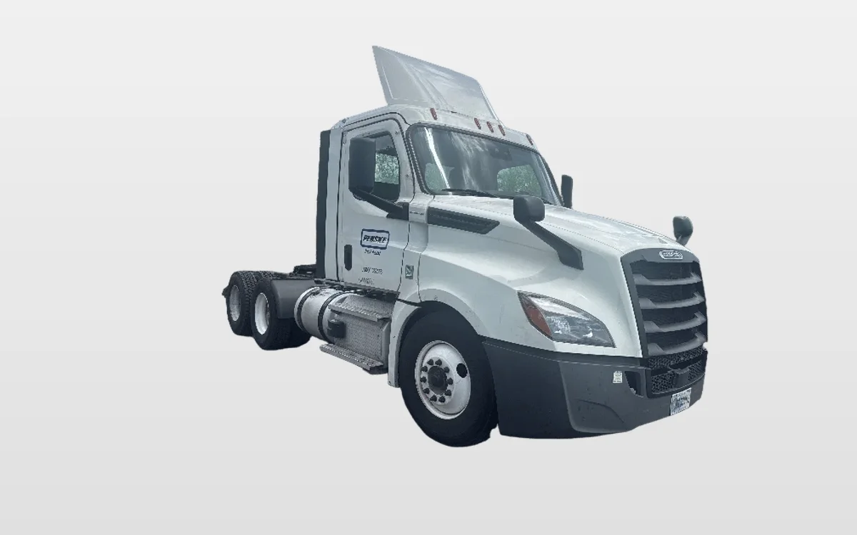 2022 Freightliner Cascadia - image 1