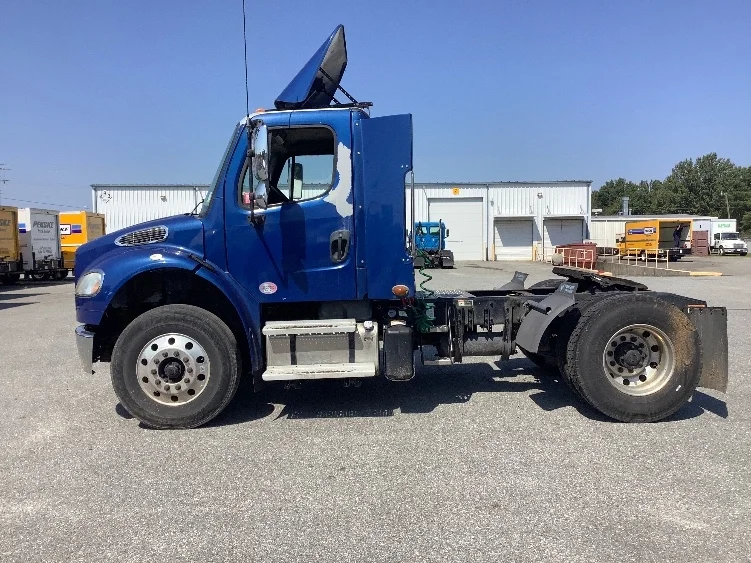 2016 Freightliner M2 106 - image 4