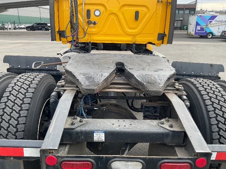 2022 Freightliner Cascadia in Kent, WA — photo 6