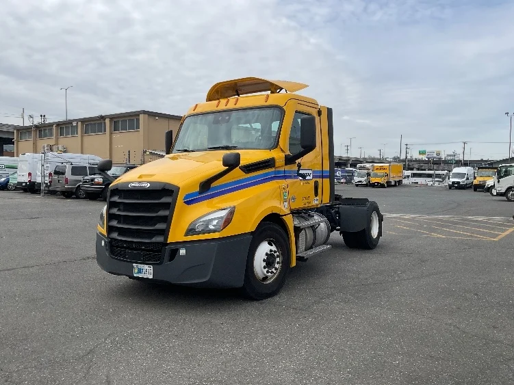 2022 Freightliner Cascadia - image 3