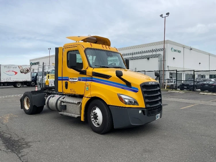 2022 Freightliner Cascadia in Kent, WA